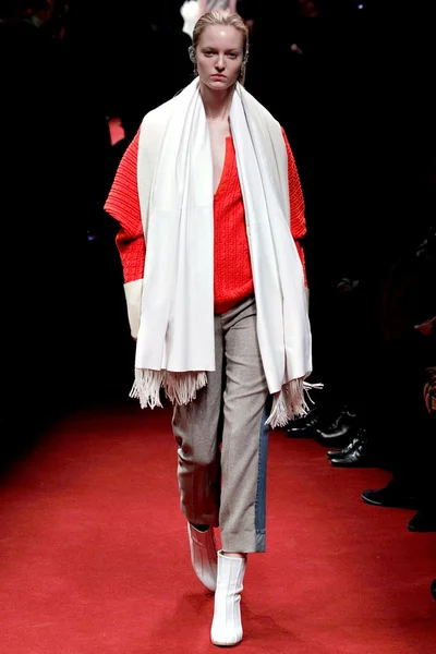 Look 28